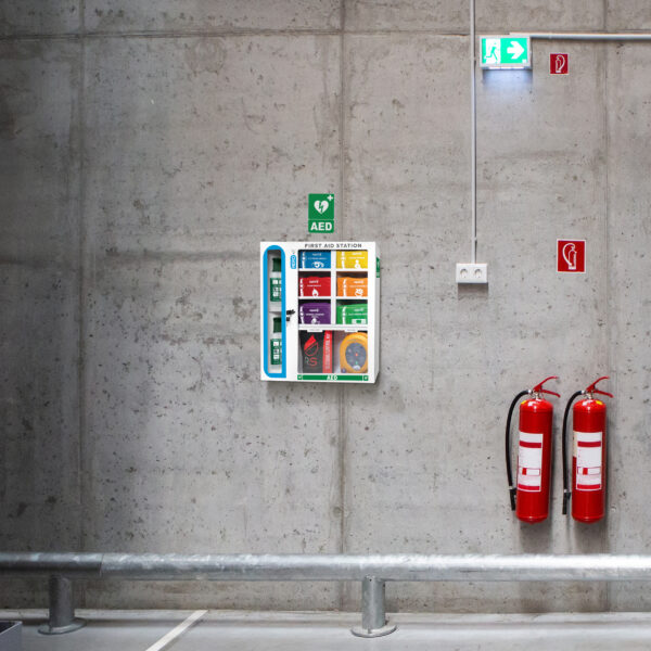 First Aid Station with Defibrillator and 6 Modules